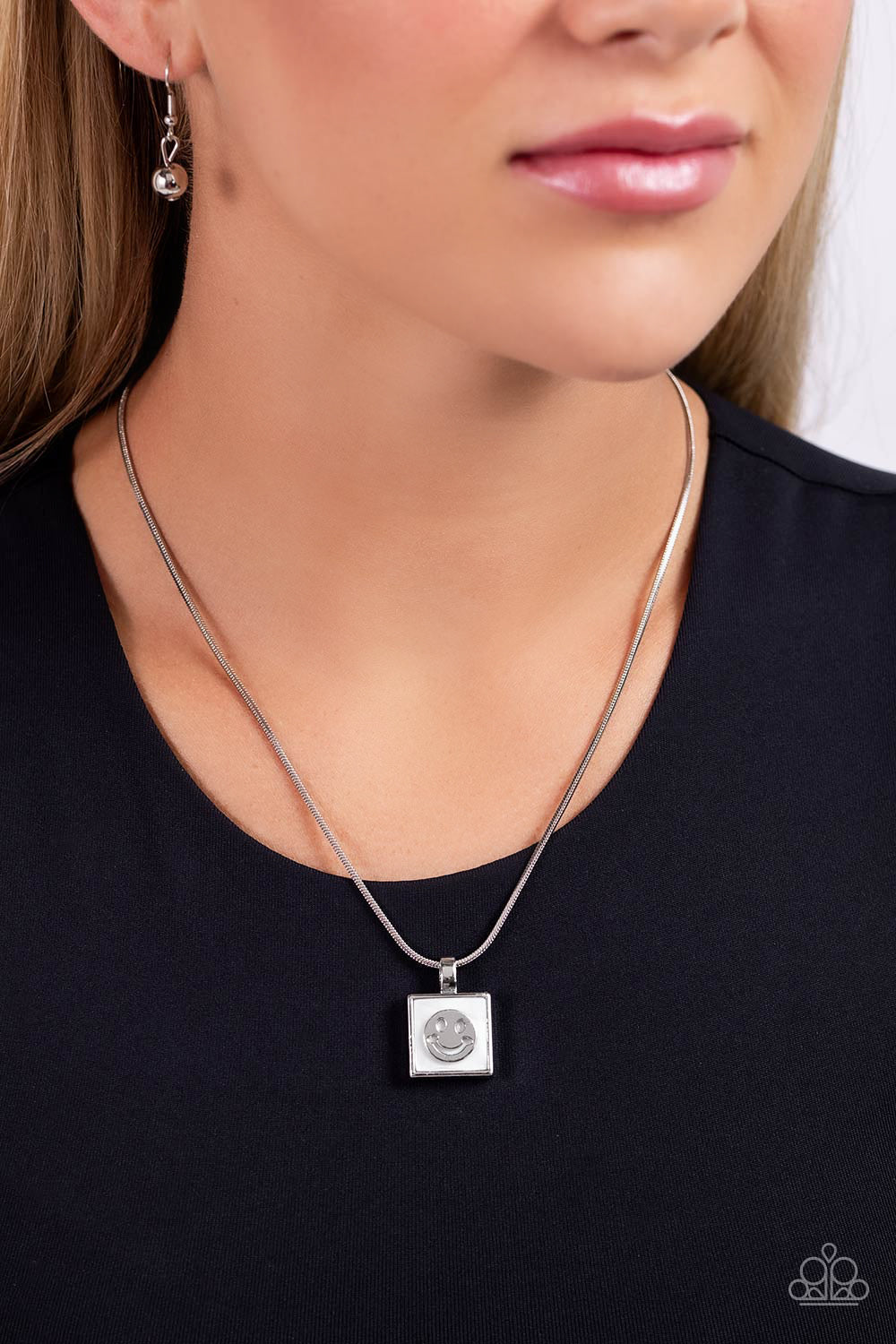 smiley-season-white-p2re-wtxx-671xx