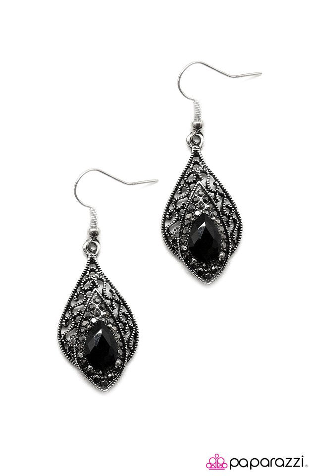 Paparazzi ♥ Quite Queenly - Black ♥ Earrings