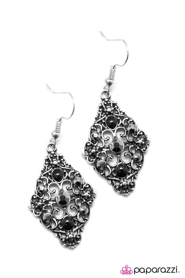 Paparazzi ♥ New York, New York - Black ♥ Earrings