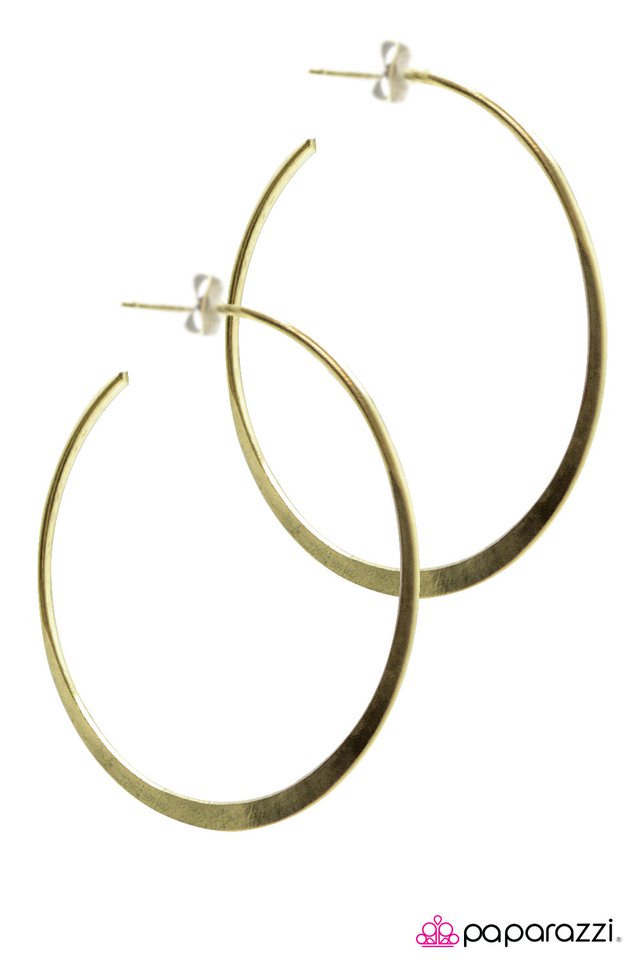 Paparazzi ♥ Shes A Man-Eater - Brass ♥ Earrings