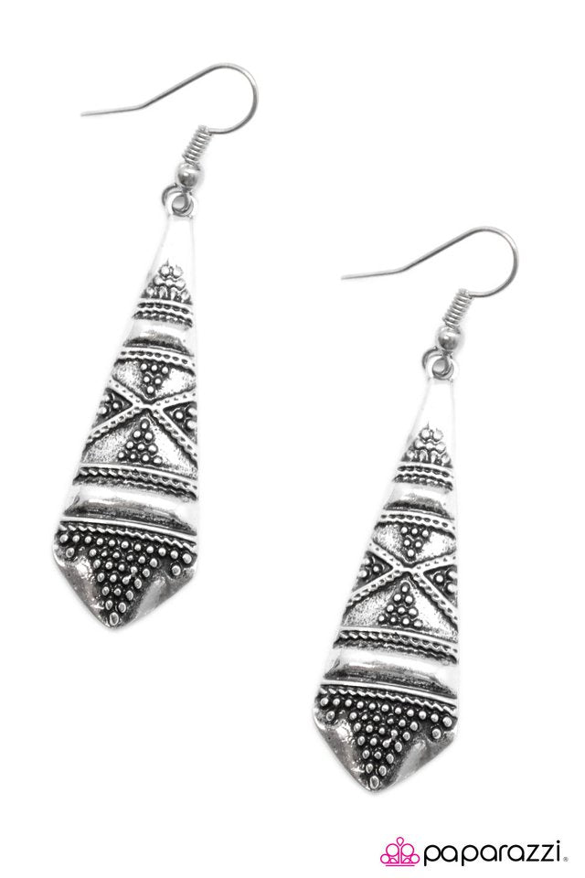 Paparazzi ♥ The Islander - Silver ♥ Earrings