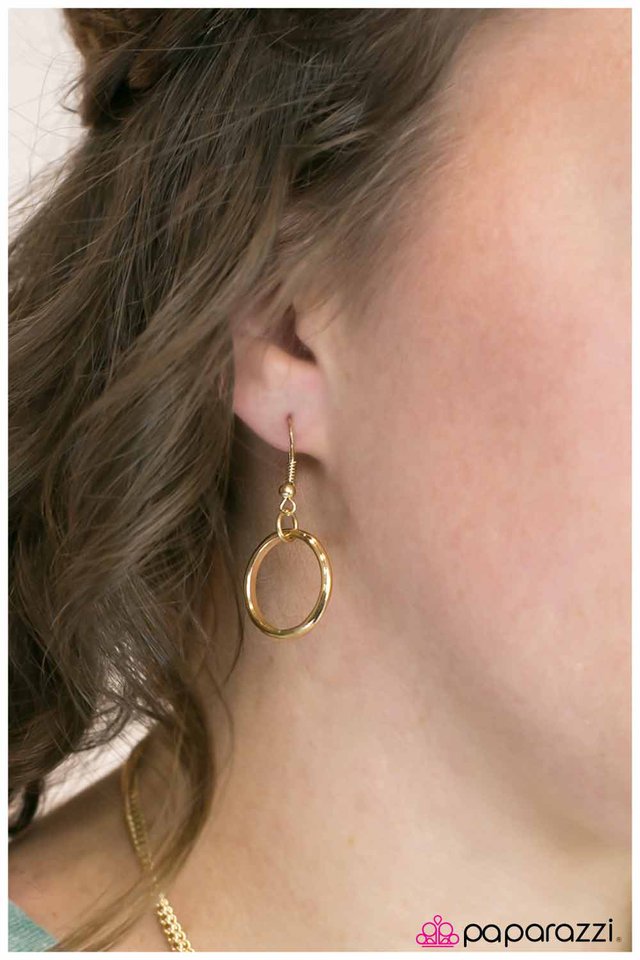 Paparazzi ♥ Plain As Day - Gold ♥ Necklace