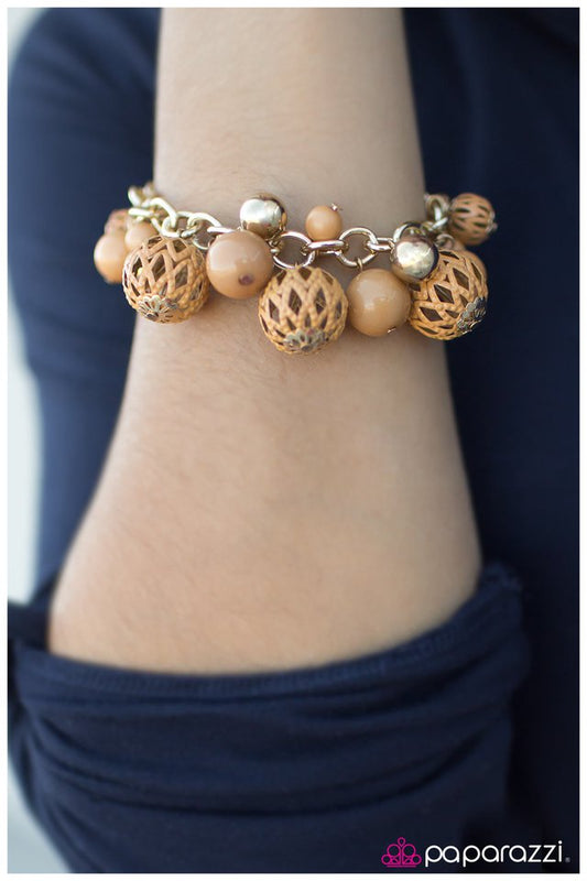 an-eiffel-of-wonder-yellow-p9wh-ywgd-028yk