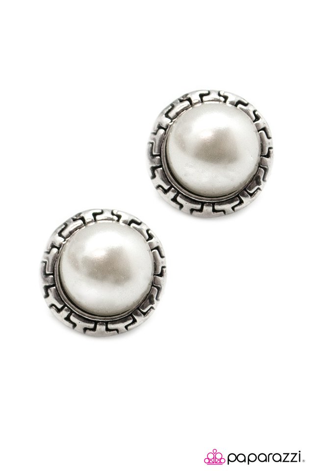 Paparazzi ♥ Bashfully Beautiful - White ♥ Post Earrings