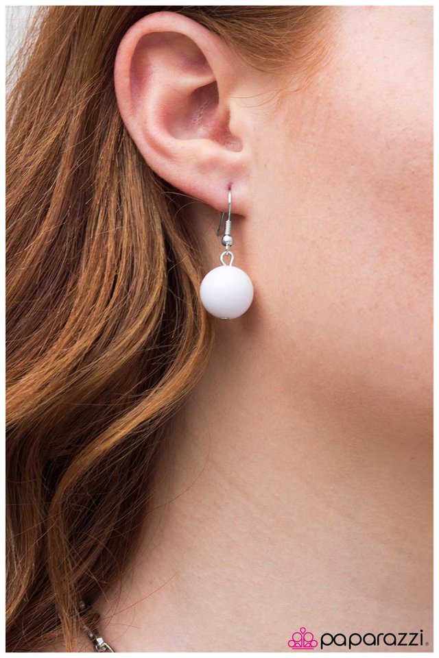 Paparazzi ♥ Geo Queen - White ♥ Necklace