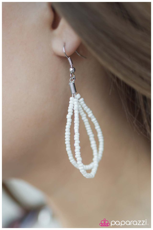 Paparazzi ♥ BRAID New Girl - White ♥ Necklace