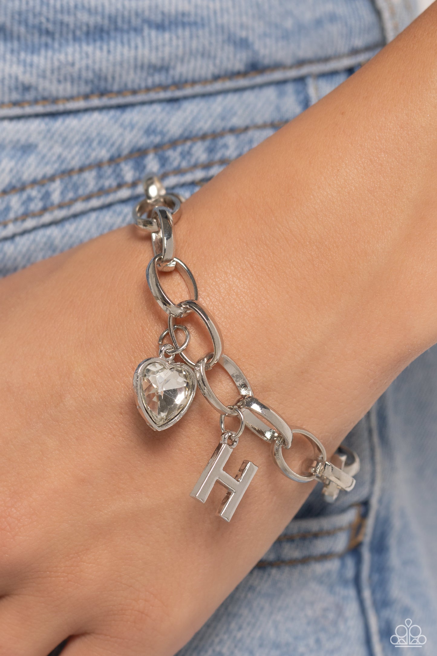 guess-now-its-initial-white-h-p9ba-wtxx-042xx
