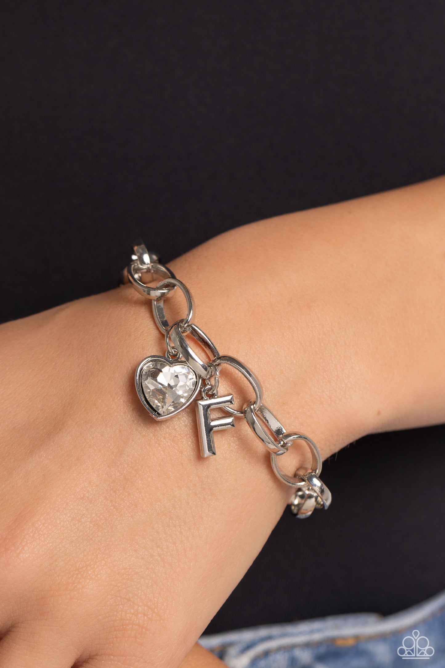 guess-now-its-initial-white-f-p9ba-wtxx-040xx