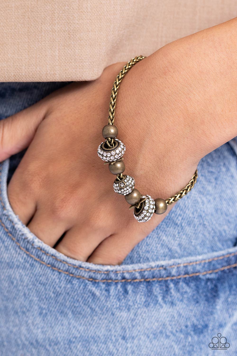 draped-dedication-brass-p9in-brxx-082tk