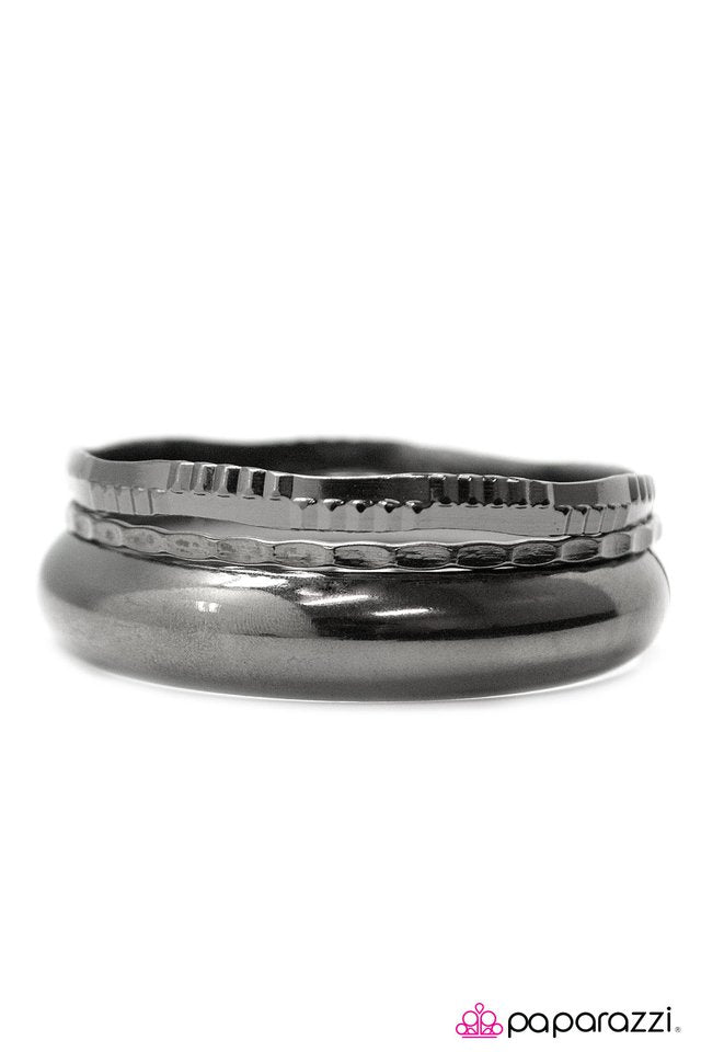 Paparazzi ♥ Metal Mania - Black ♥ Bracelet
