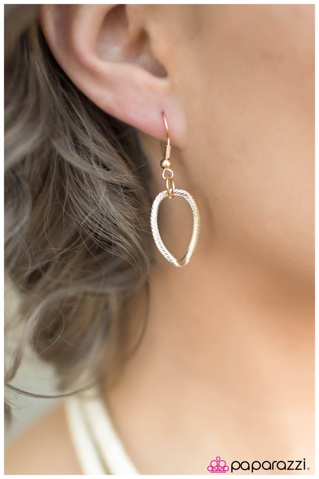 Paparazzi ♥ KNOTTY or Nice - Gold ♥ Necklace