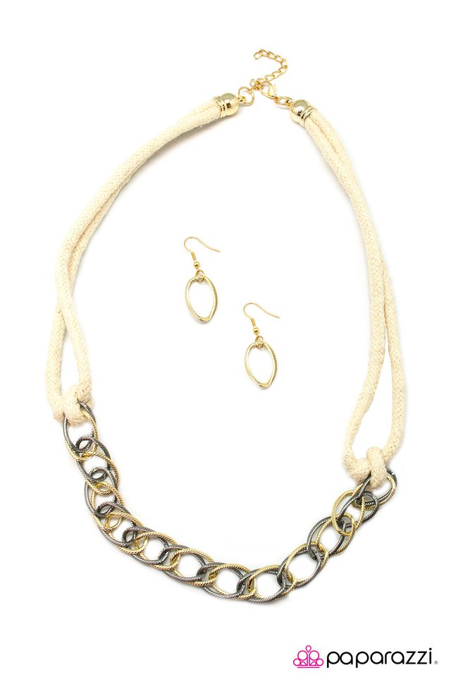 Paparazzi ♥ KNOTTY or Nice - Gold ♥ Necklace