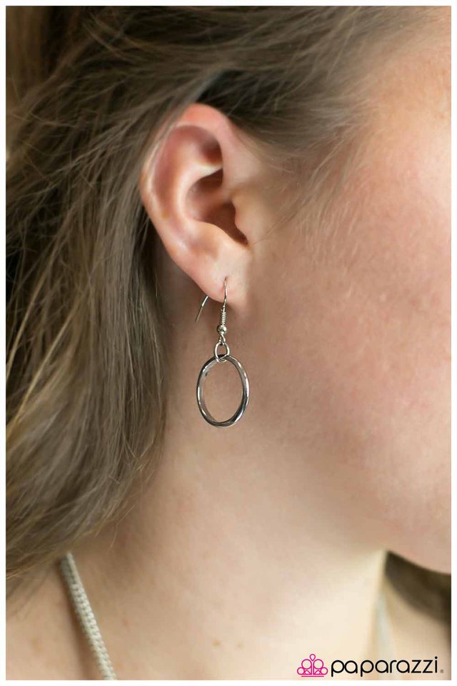 Paparazzi ♥ Plain As Day - Silver ♥ Necklace