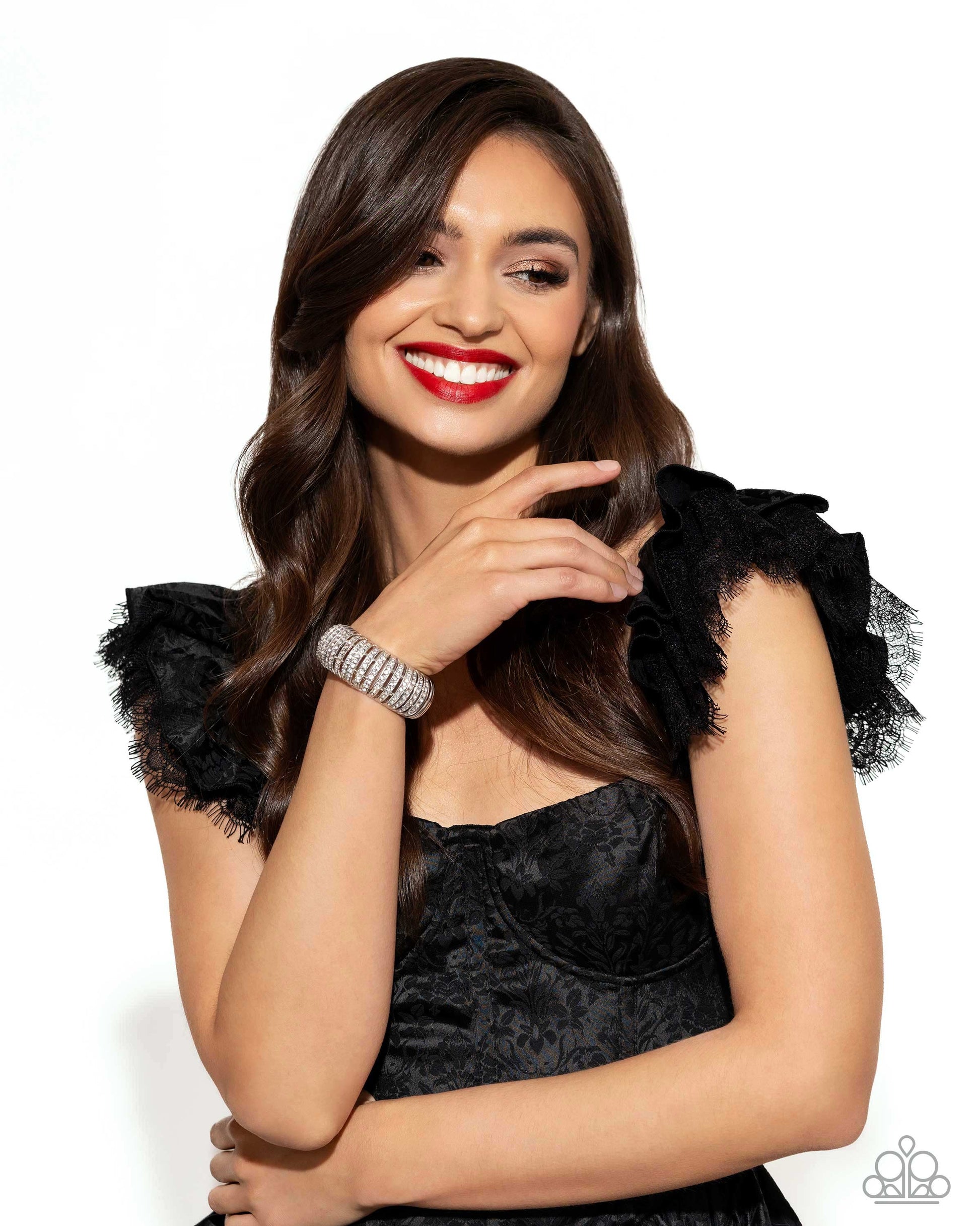 appealing-a-lister-white-p9re-wtxx-591xx