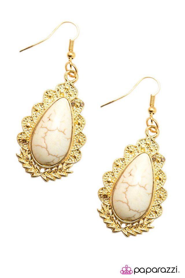 Paparazzi ♥ Living Like Royalty - Gold ♥ Earrings