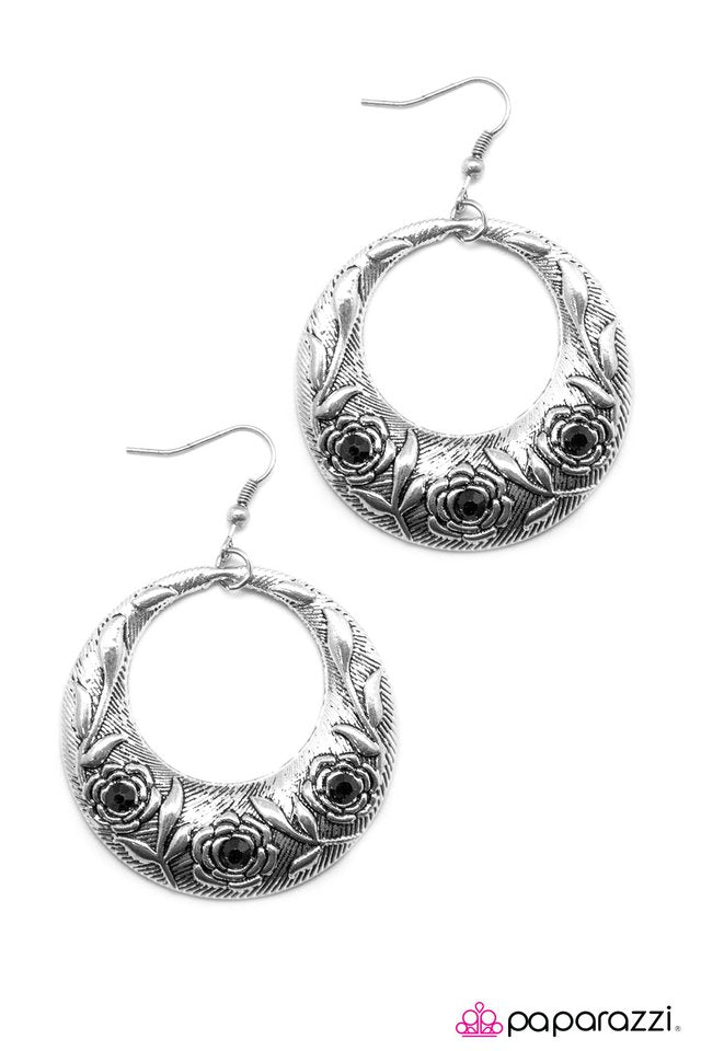Paparazzi ♥ Blooming Borders - Black ♥ Earrings