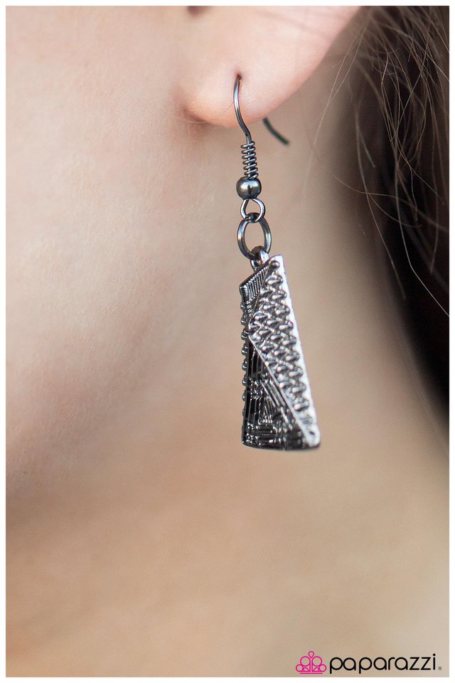 Paparazzi ♥ The Wild Kingdom - Black ♥ Necklace