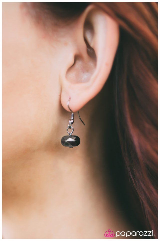 Paparazzi ♥ Sliding By - Black ♥ Necklace