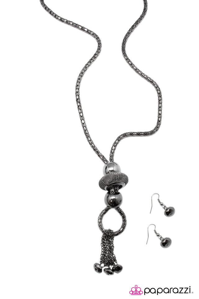 Paparazzi ♥ Sliding By - Black ♥ Necklace