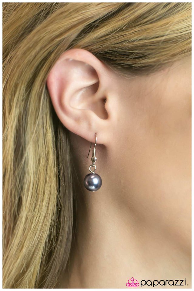 Paparazzi ♥ Break From The Norm - Silver ♥ Necklace