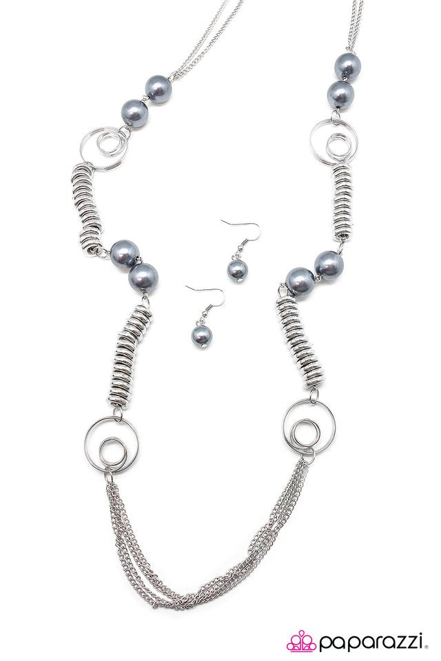 Paparazzi ♥ Break From The Norm - Silver ♥ Necklace