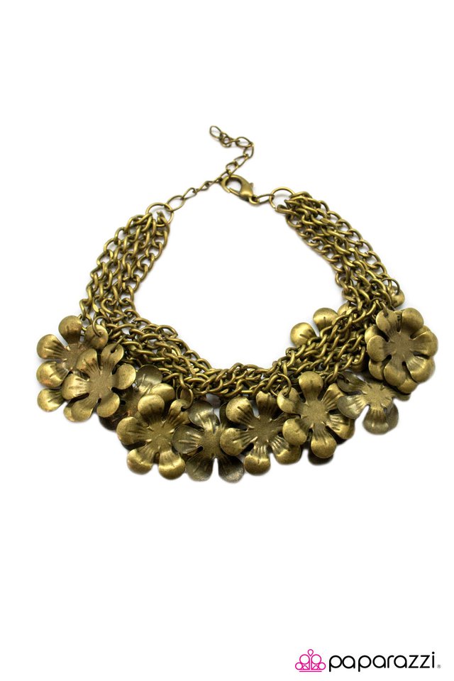 Paparazzi ♥ Please Dont Eat The Daisies - Brass ♥ Bracelet