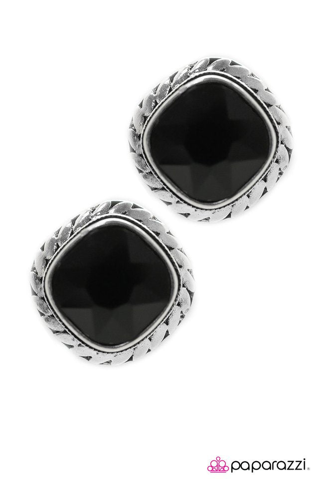 Paparazzi ♥ Worth A Million - Black ♥ Post Earrings