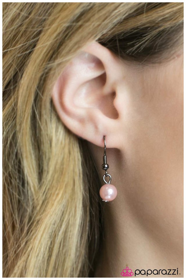 Paparazzi ♥ You Are Crimping My Style - Pink ♥ Necklace