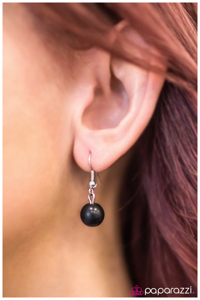 Paparazzi ♥ The Start of Something Beautiful - Black ♥ Necklace