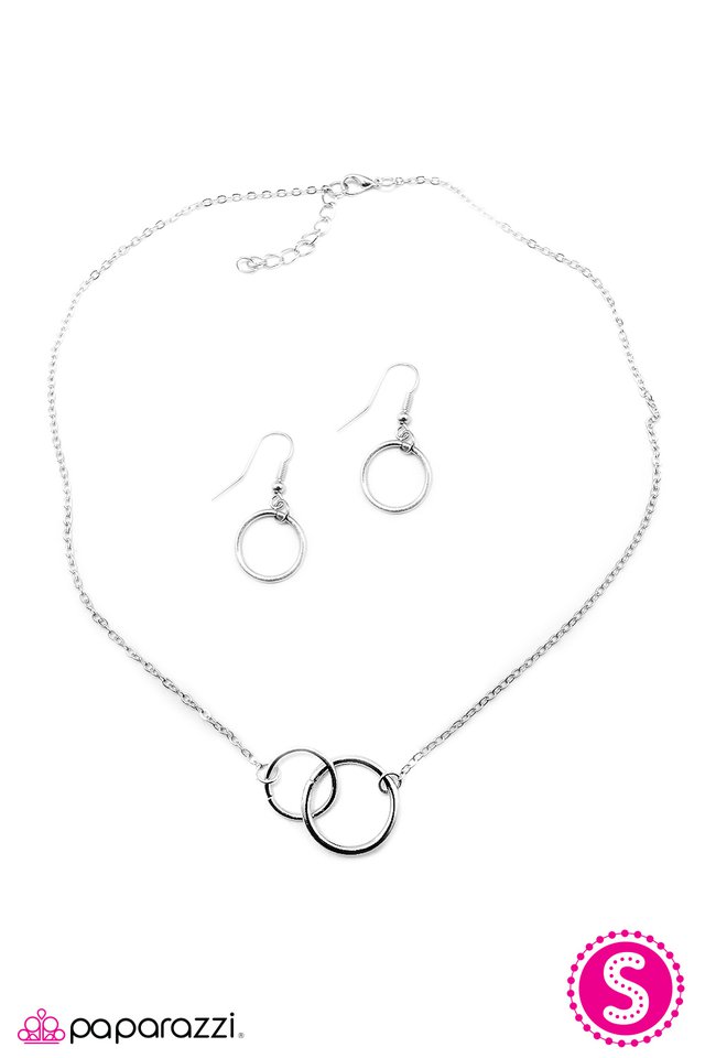 Paparazzi ♥ Simple Simplicity - Silver ♥ Necklace