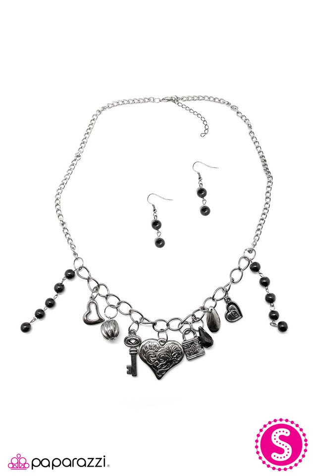 Paparazzi ♥ Better To Have Loved - Black ♥ Necklace
