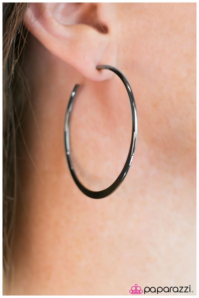 shes-a-man-eater-black-p5ho-bkxx-018xx