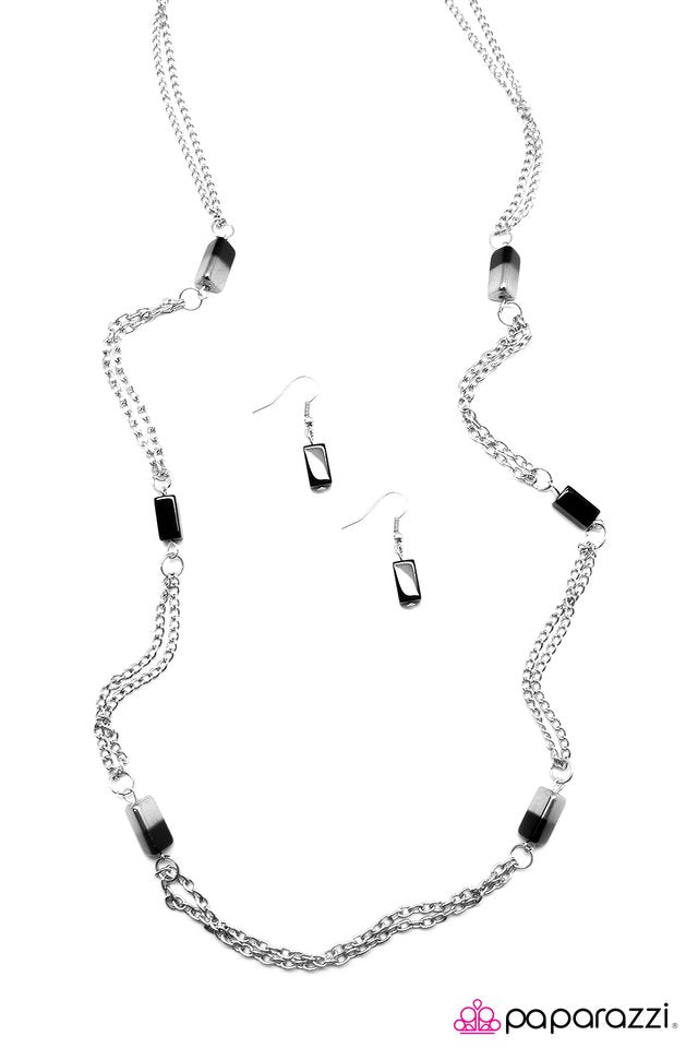 Paparazzi ♥ Midnight Mirage - Black ♥ Necklace