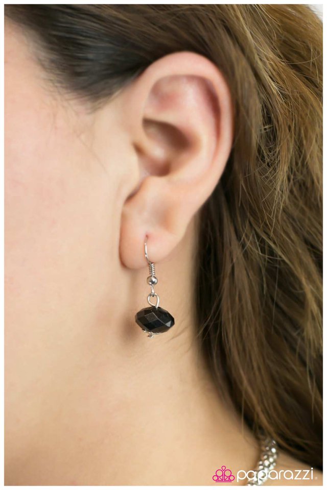 Paparazzi ♥ Dont Make Me Blush - Black ♥ Necklace