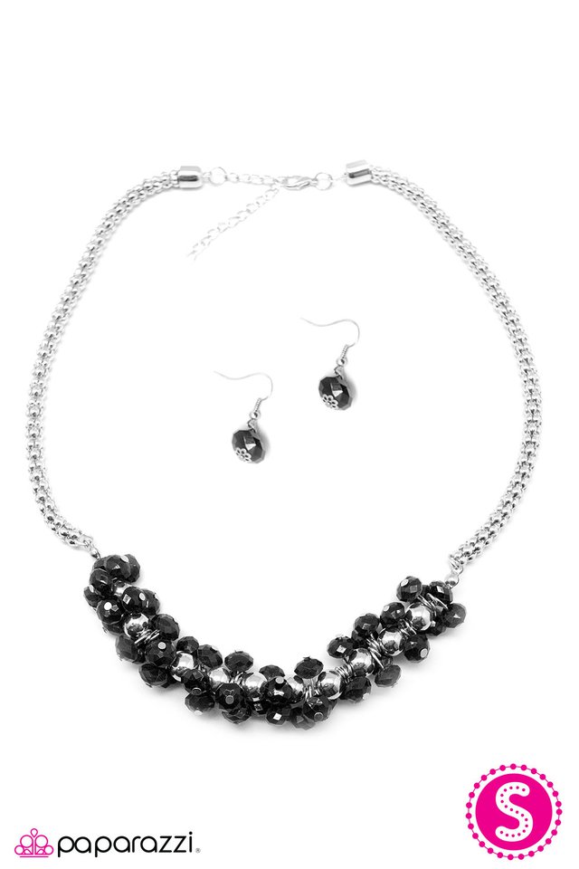 Paparazzi ♥ Dont Make Me Blush - Black ♥ Necklace