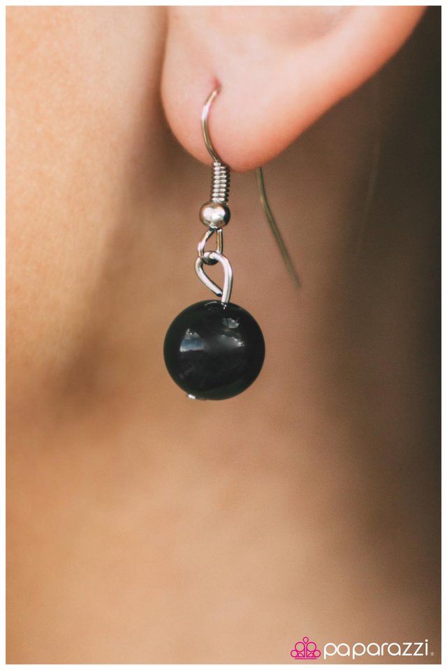 Paparazzi ♥ On A Wing And A Prayer - Black ♥ Necklace