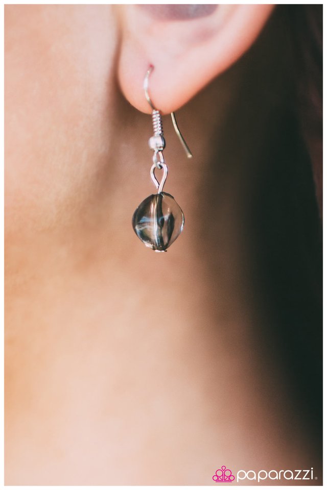 Paparazzi ♥ On The Outskirts - Black ♥ Necklace