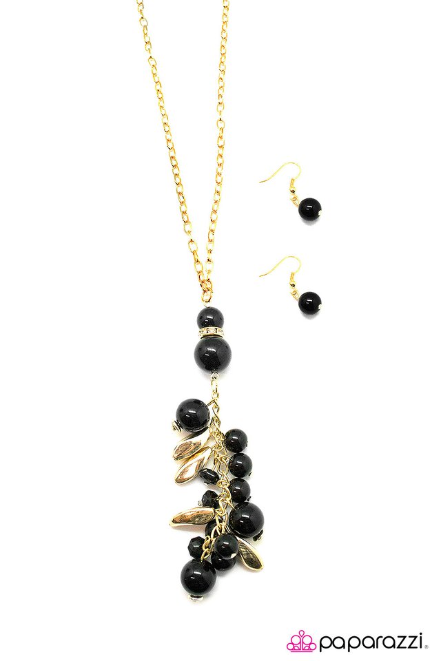 Paparazzi ♥ Bustling Brilliance - Black ♥ Necklace