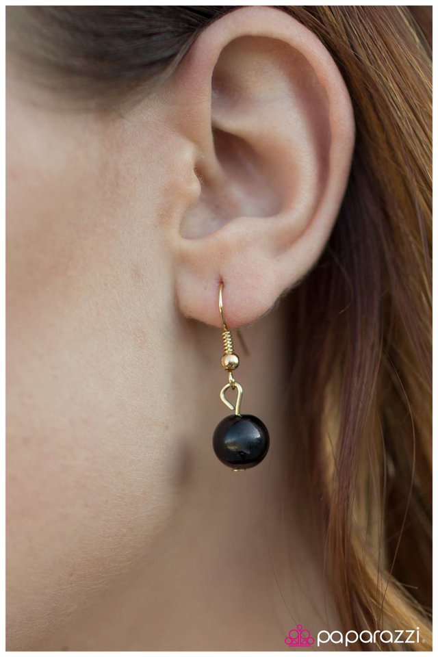 Paparazzi ♥ Dream Walking - Gold/Black ♥ Necklace