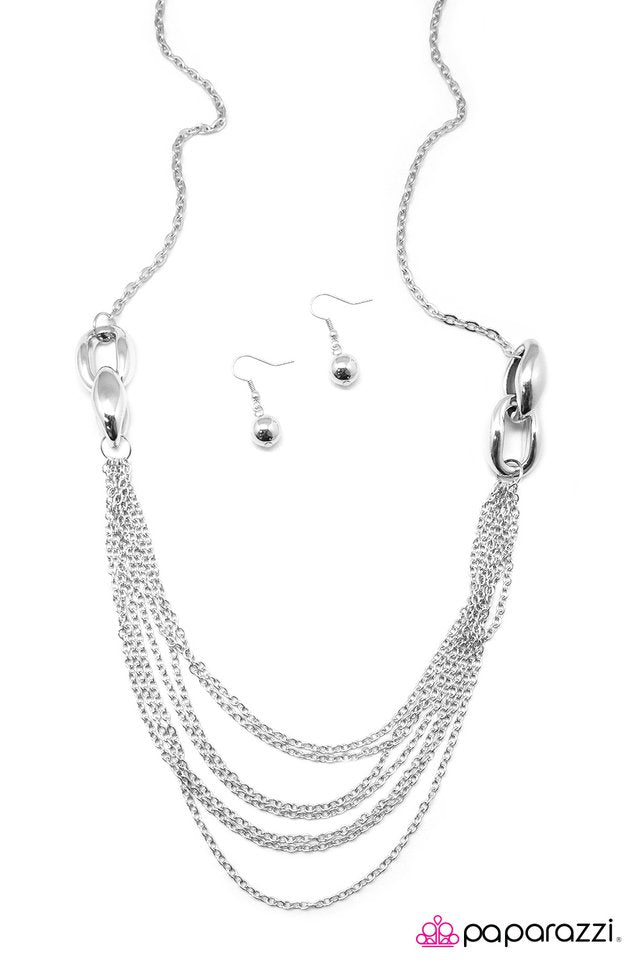 Paparazzi ♥ Daringly Debonair - Silver ♥ Necklace