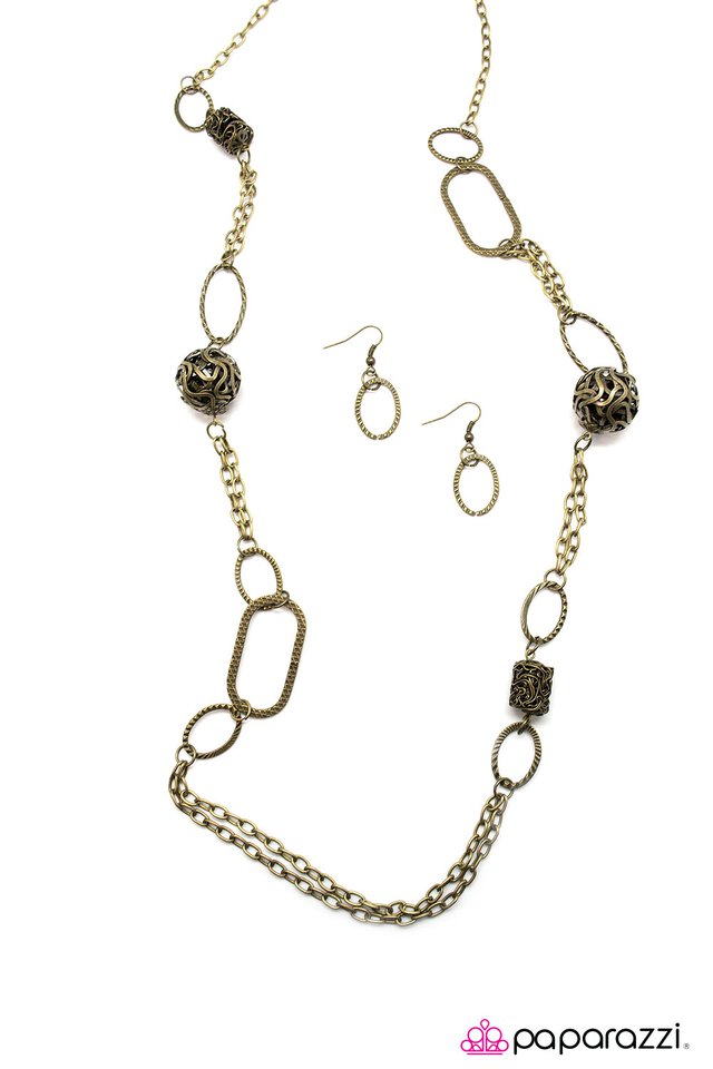 Paparazzi ♥ Totally Twisted - Brass ♥ Necklace