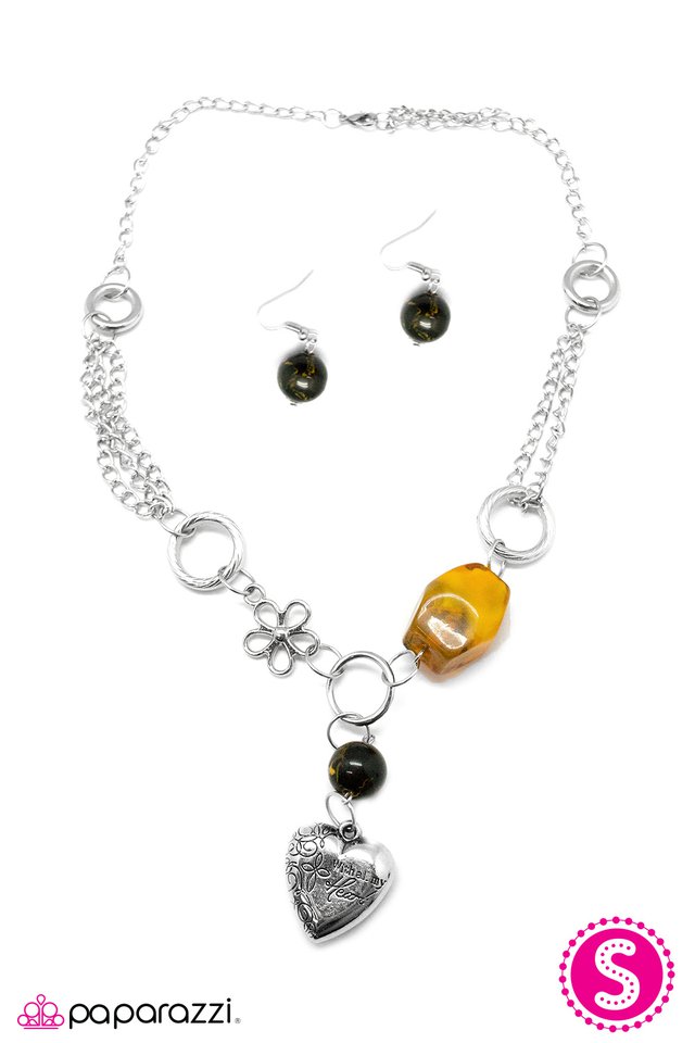 Paparazzi ♥ Vixen - Yellow ♥ Necklace
