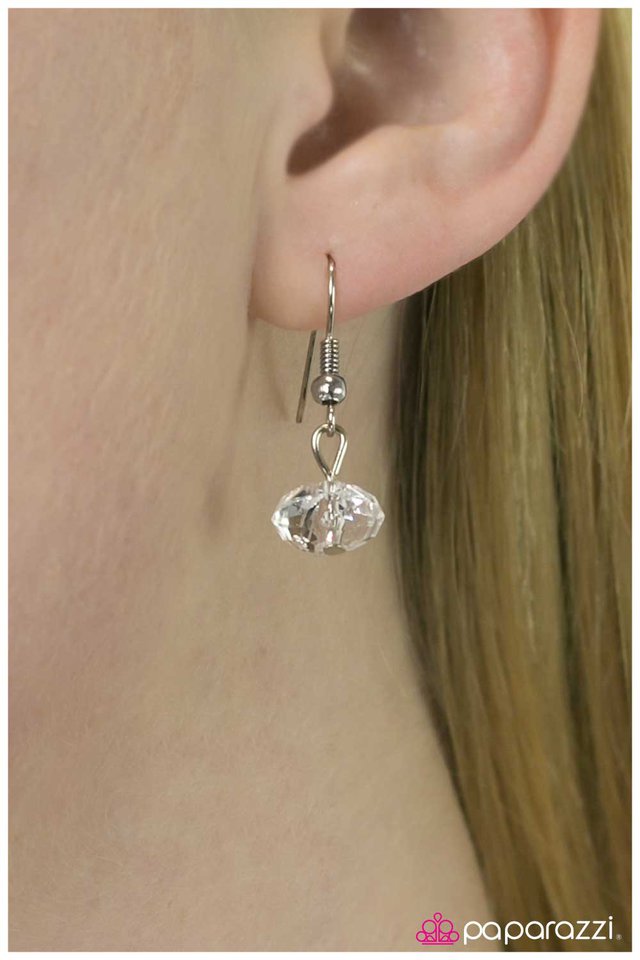 Paparazzi ♥ Go With the Flow - White ♥ Necklace