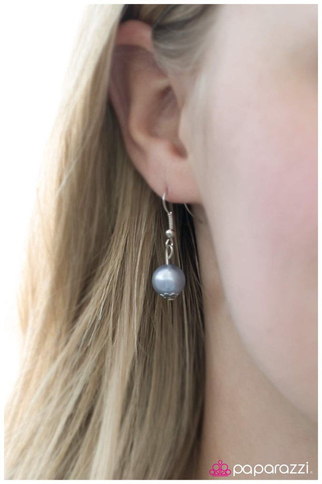 Paparazzi ♥ A Real Crowd Pleaser - Silver ♥ Necklace