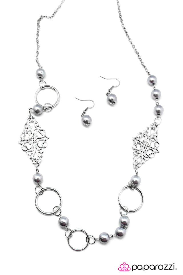Paparazzi ♥ A Real Crowd Pleaser - Silver ♥ Necklace