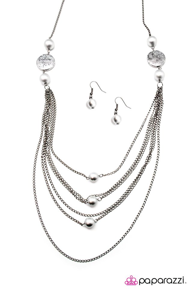 Paparazzi ♥ Won By a Landslide - Silver ♥ Necklace