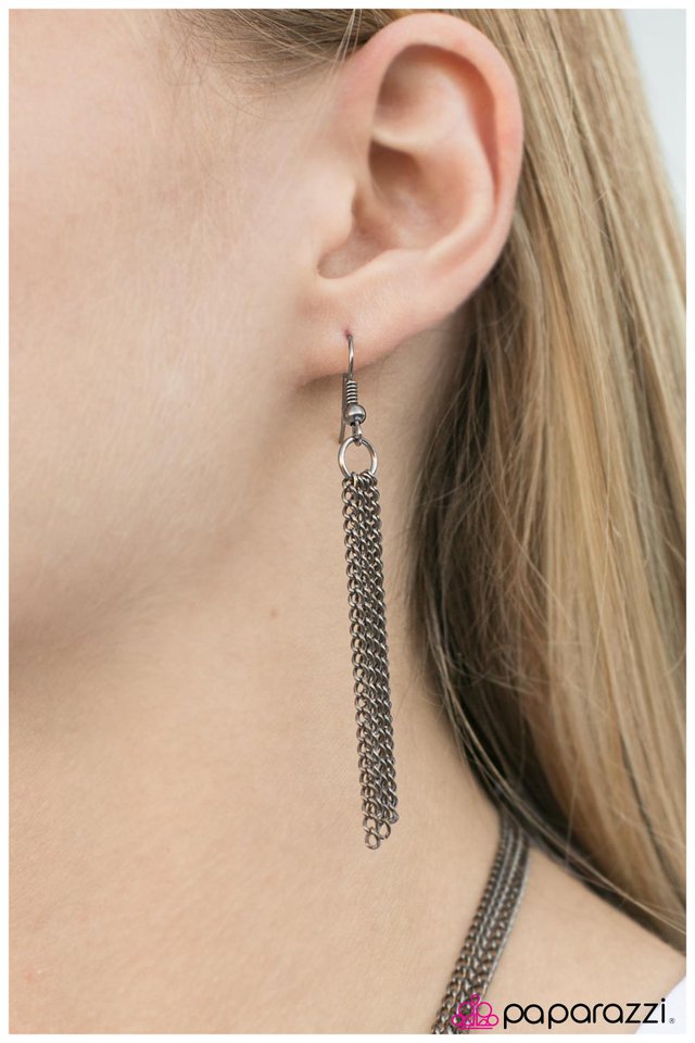 Paparazzi ♥ Everything Falls Into Place - Black ♥ Necklace