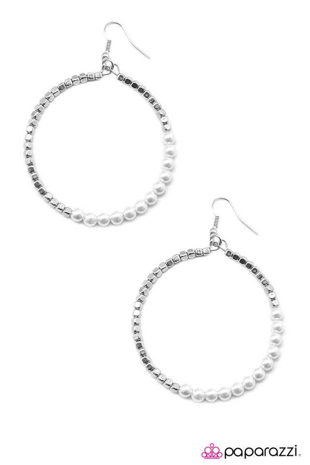 Paparazzi ♥ Now Youre Talkin - White ♥ Earrings