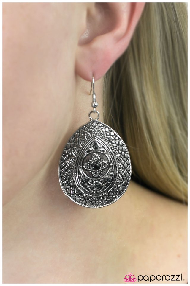 a-drop-in-the-bucket-black-p5tr-bkxx-025xx