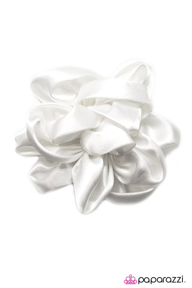 Paparazzi ♥ A Real Classic - White ♥ Hair Clip